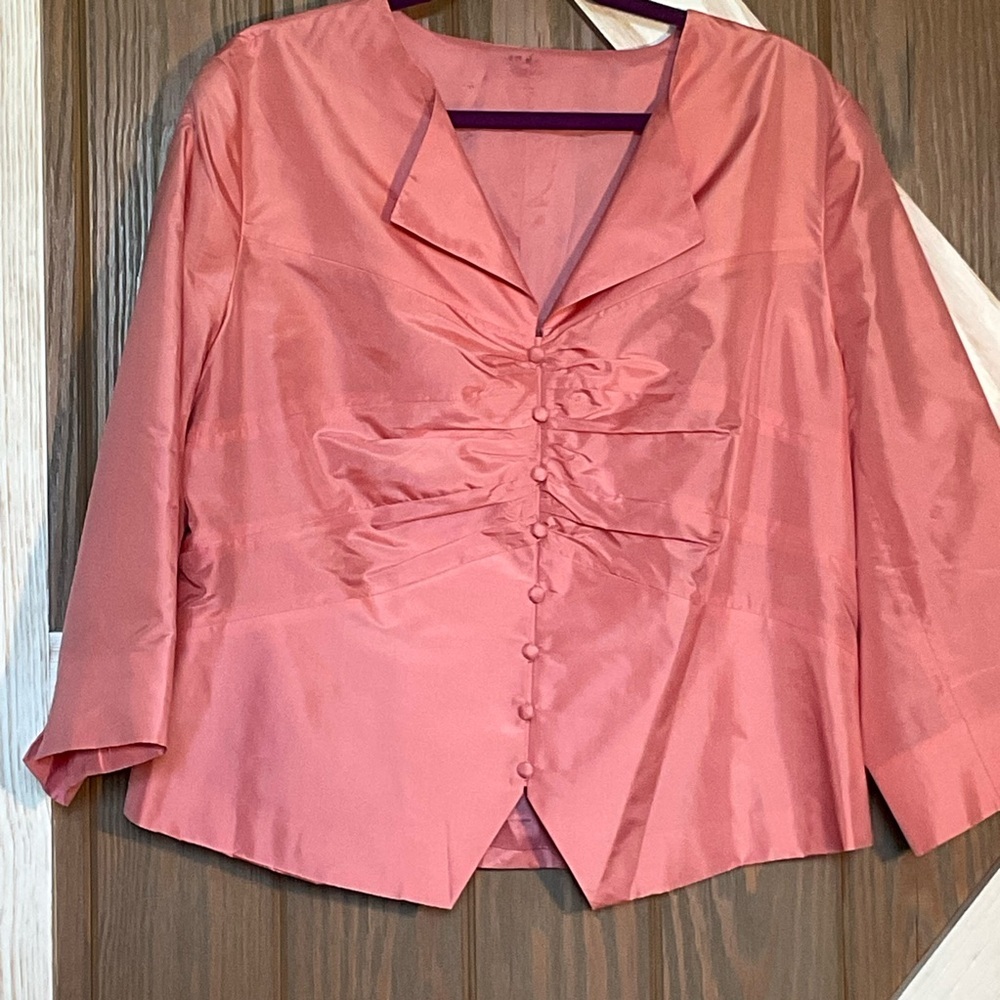 Elegant Pink Button-Up Blouse. Silk feel, Ruched Front. P2P 23. L23.5” Size 18 - Picture 5 of 5